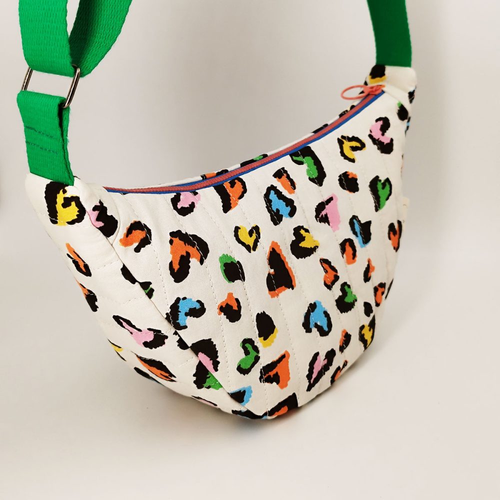 sac demi lune leopard coeur multicolor