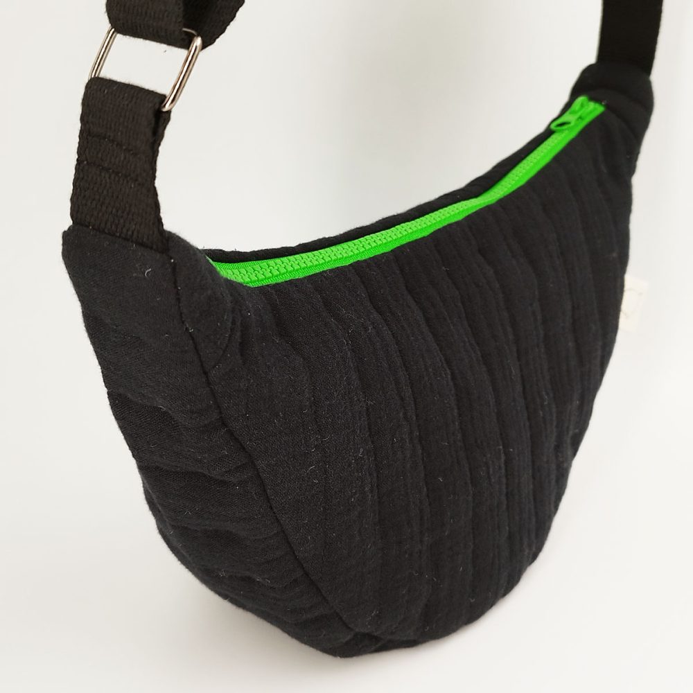 sac demi lune noir et vert02