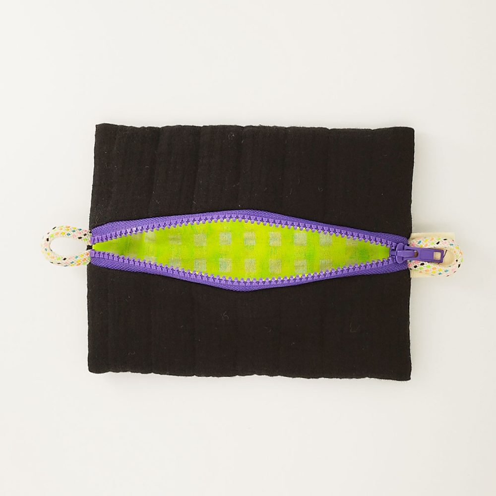 trousse noire et jaune 04